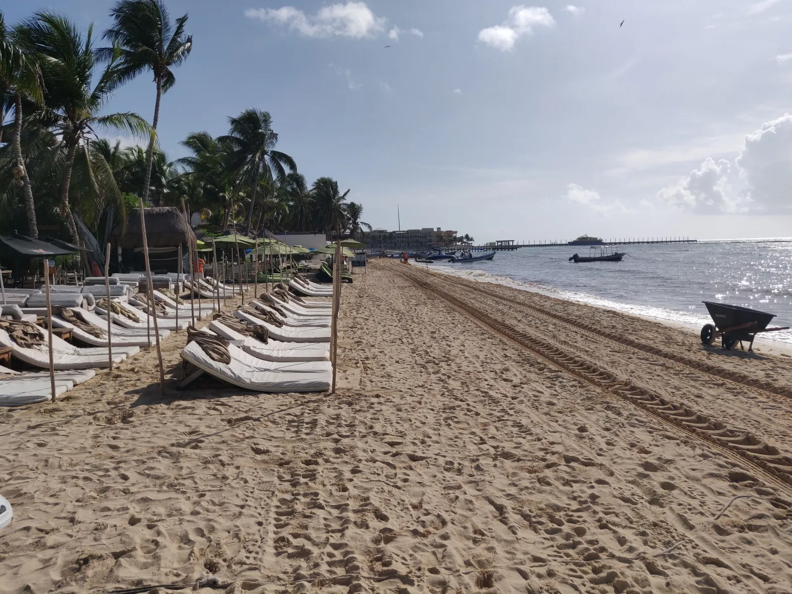Vista de la playa en Zenzi Beach Club