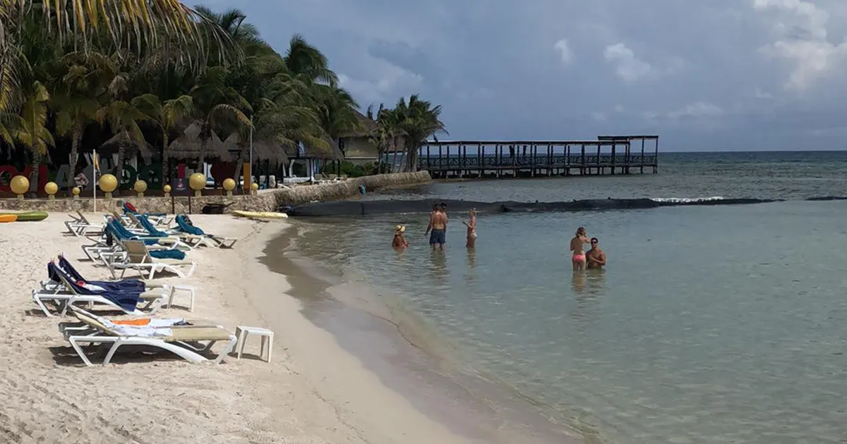 Vista de la playa en El Dorado Seaside Suites